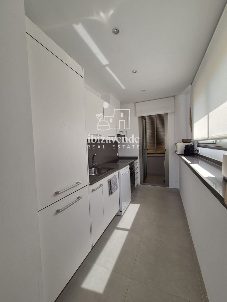 Ático de 2 habitaciones en Cala Tarida en alquiler con piscina garaje - 2.200 € (Ref: 10041833)