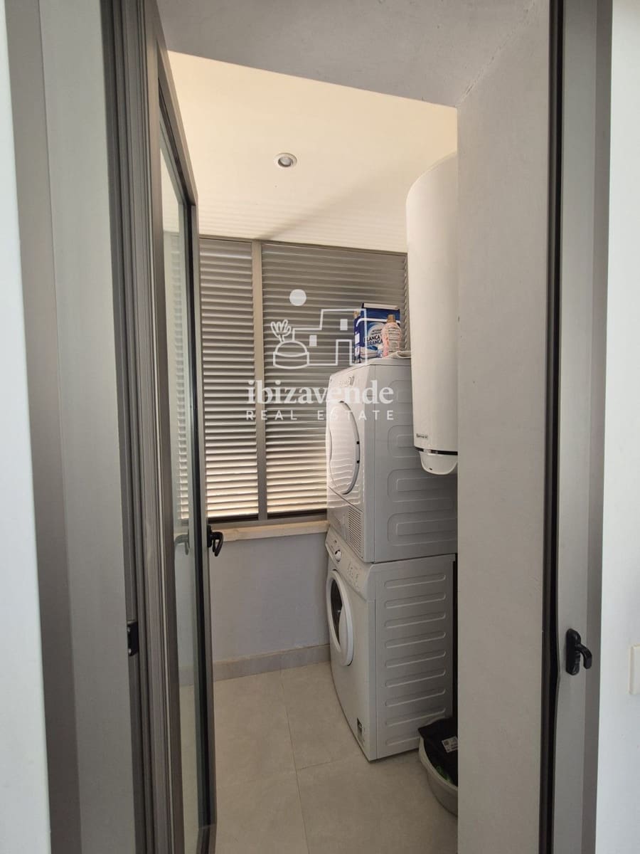 Ático de 2 habitaciones en Cala Tarida en alquiler con piscina garaje - 2.200 € (Ref: 10041833)