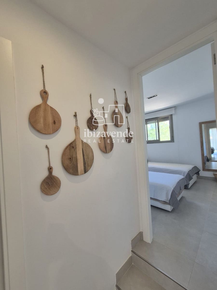 Ático de 2 habitaciones en Cala Tarida en alquiler con piscina garaje - 2.200 € (Ref: 10041833)