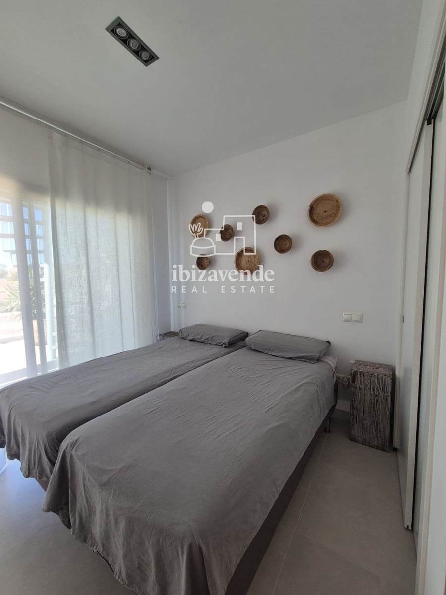 Ático de 2 habitaciones en Cala Tarida en alquiler con piscina garaje - 2.200 € (Ref: 10041833)
