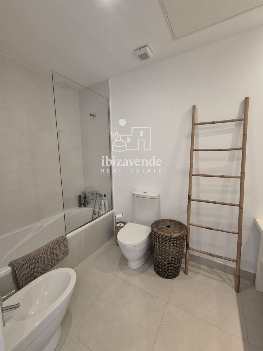 Ático de 2 habitaciones en Cala Tarida en alquiler con piscina garaje - 2.200 € (Ref: 10041833)