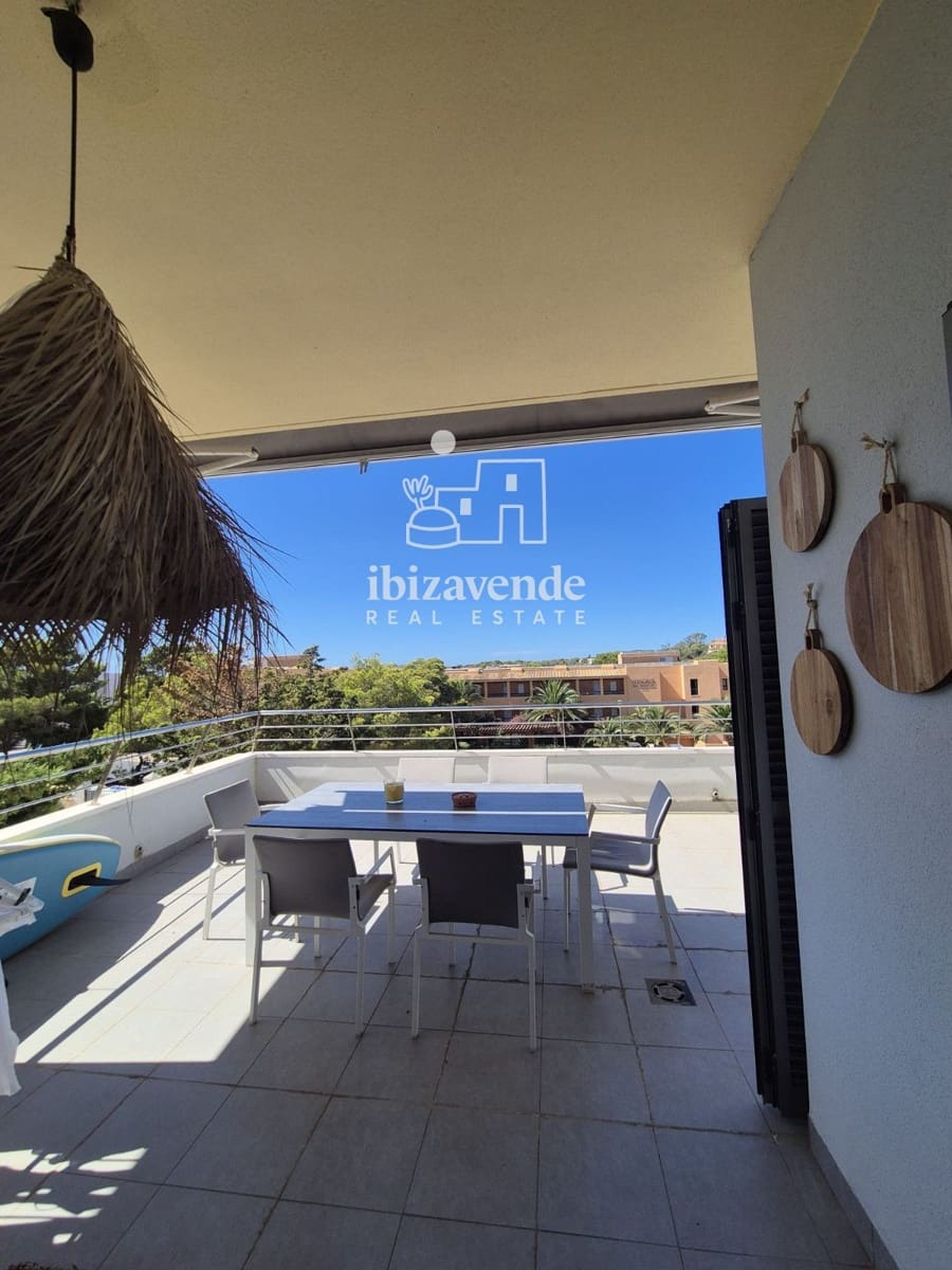 Ático de 2 habitaciones en Cala Tarida en alquiler con piscina garaje - 2.200 € (Ref: 10041833)
