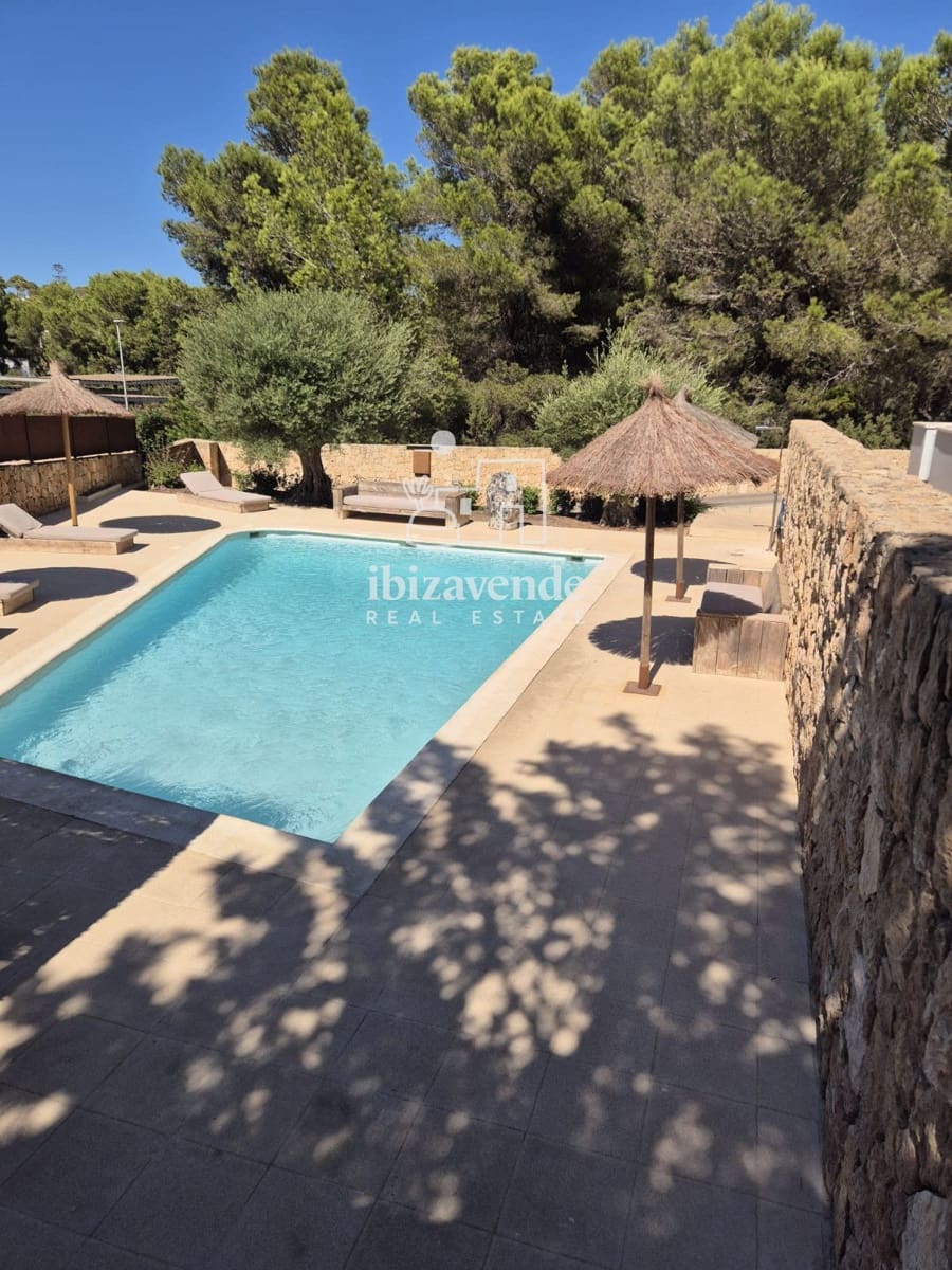 Ático de 2 habitaciones en Cala Tarida en alquiler con piscina garaje - 2.200 € (Ref: 10041833)