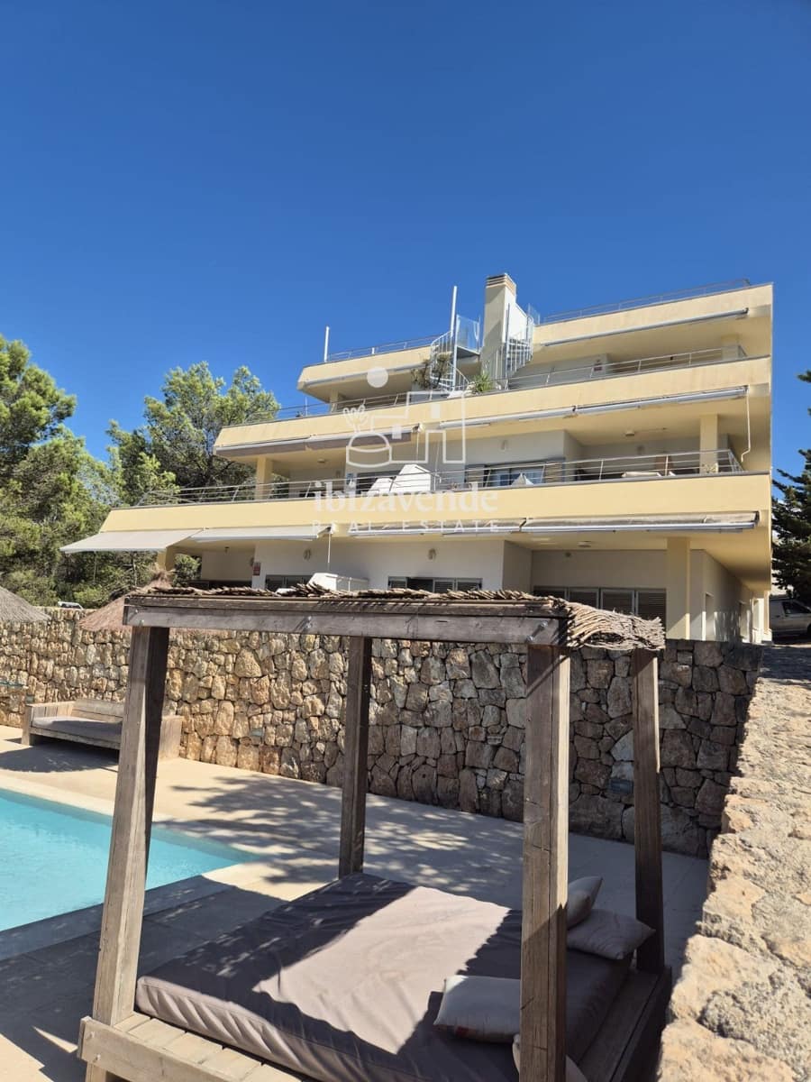 Ático de 2 habitaciones en Cala Tarida en alquiler con piscina garaje - 2.200 € (Ref: 10041833)