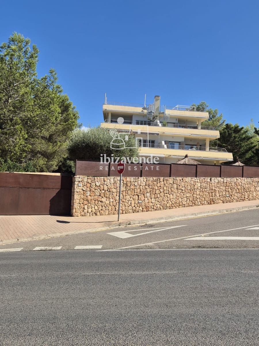 Ático de 2 habitaciones en Cala Tarida en alquiler con piscina garaje - 2.200 € (Ref: 10041833)