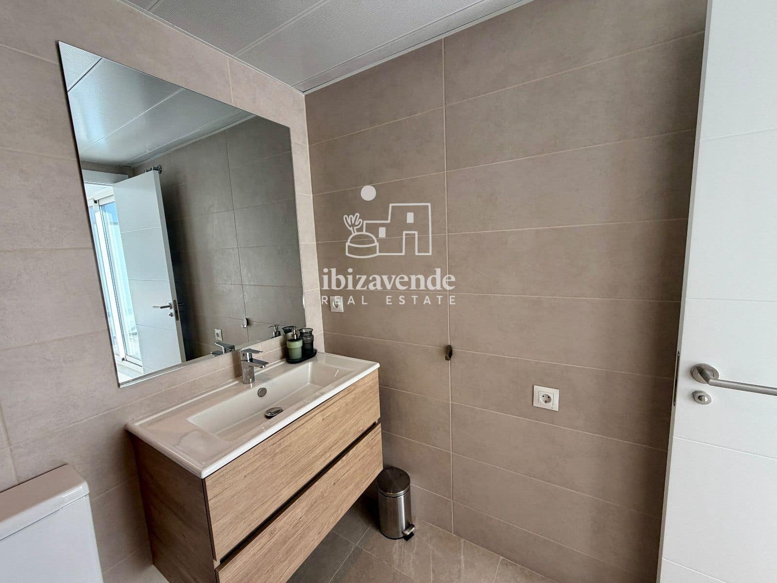 3 Zimmer Wohnung zu vermieten in Ibiza / Eivissa Stadt mit Pool Garage - 3.300 € (Ref: 10051976)