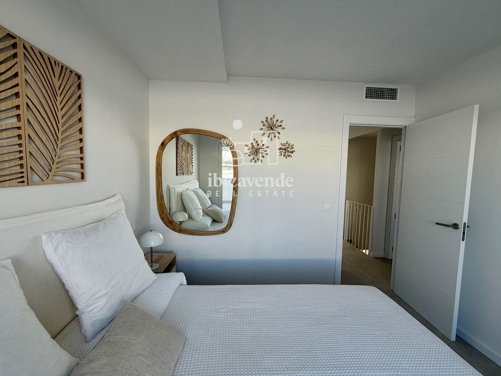 3 Zimmer Wohnung zu vermieten in Ibiza / Eivissa Stadt mit Pool Garage - 3.300 € (Ref: 10051976)