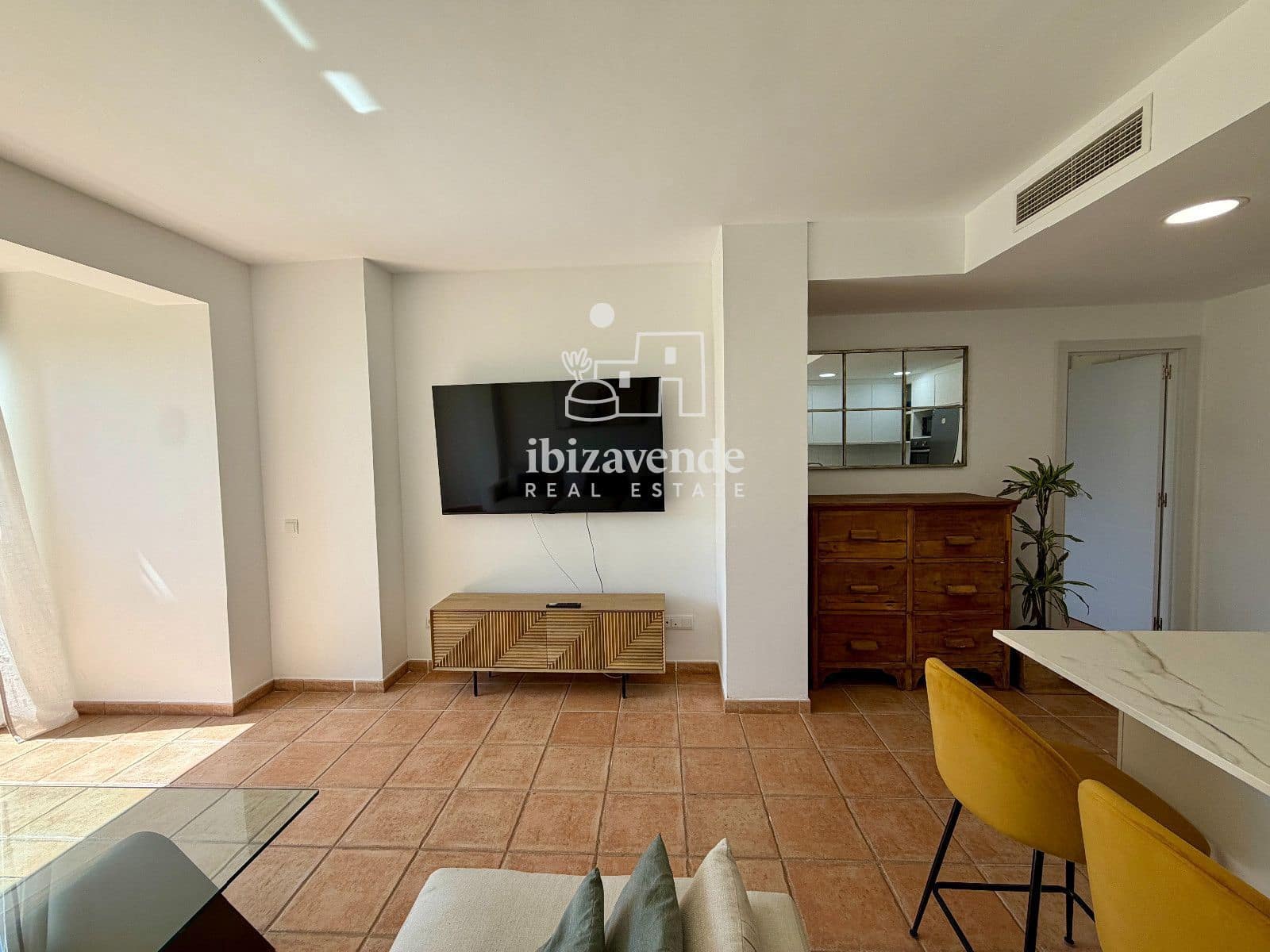 2 soverom Leilighet til leie i Santa Eulalia / Santa Eularia med svømmebasseng garasje - € 2 800 (Ref: 10054286)