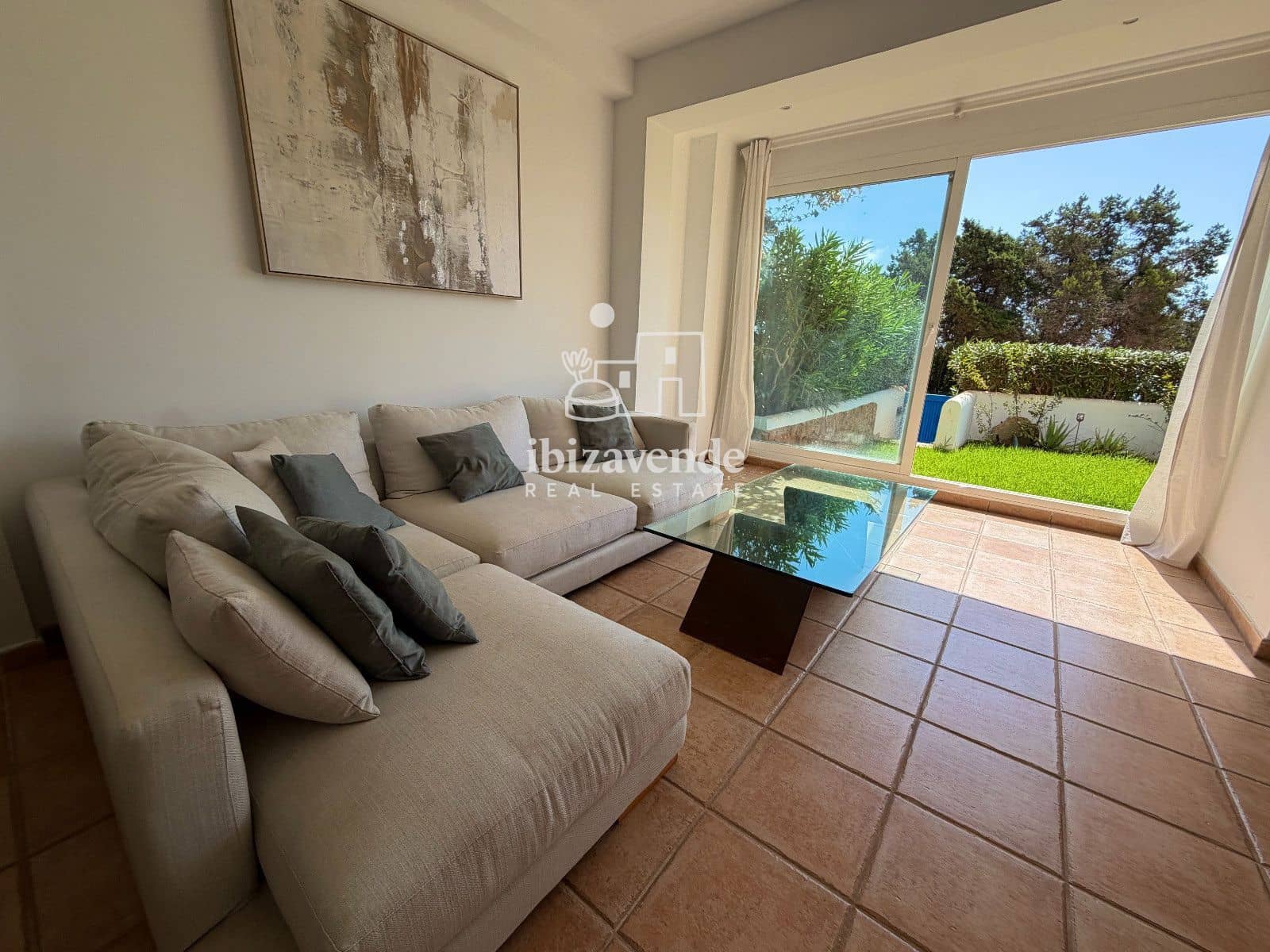 2 soverom Leilighet til leie i Santa Eulalia / Santa Eularia med svømmebasseng garasje - € 2 800 (Ref: 10054286)