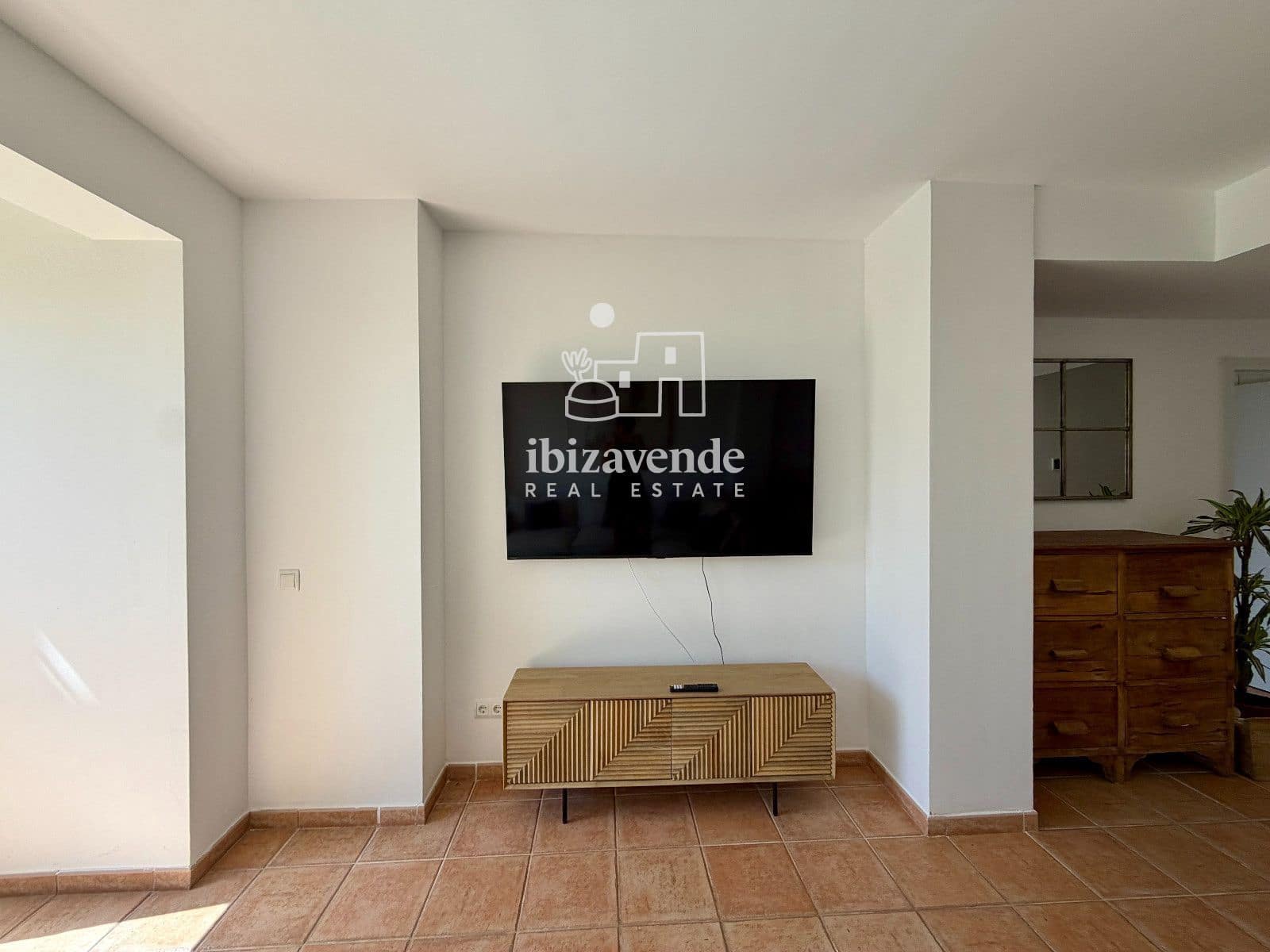 2 soverom Leilighet til leie i Santa Eulalia / Santa Eularia med svømmebasseng garasje - € 2 800 (Ref: 10054286)