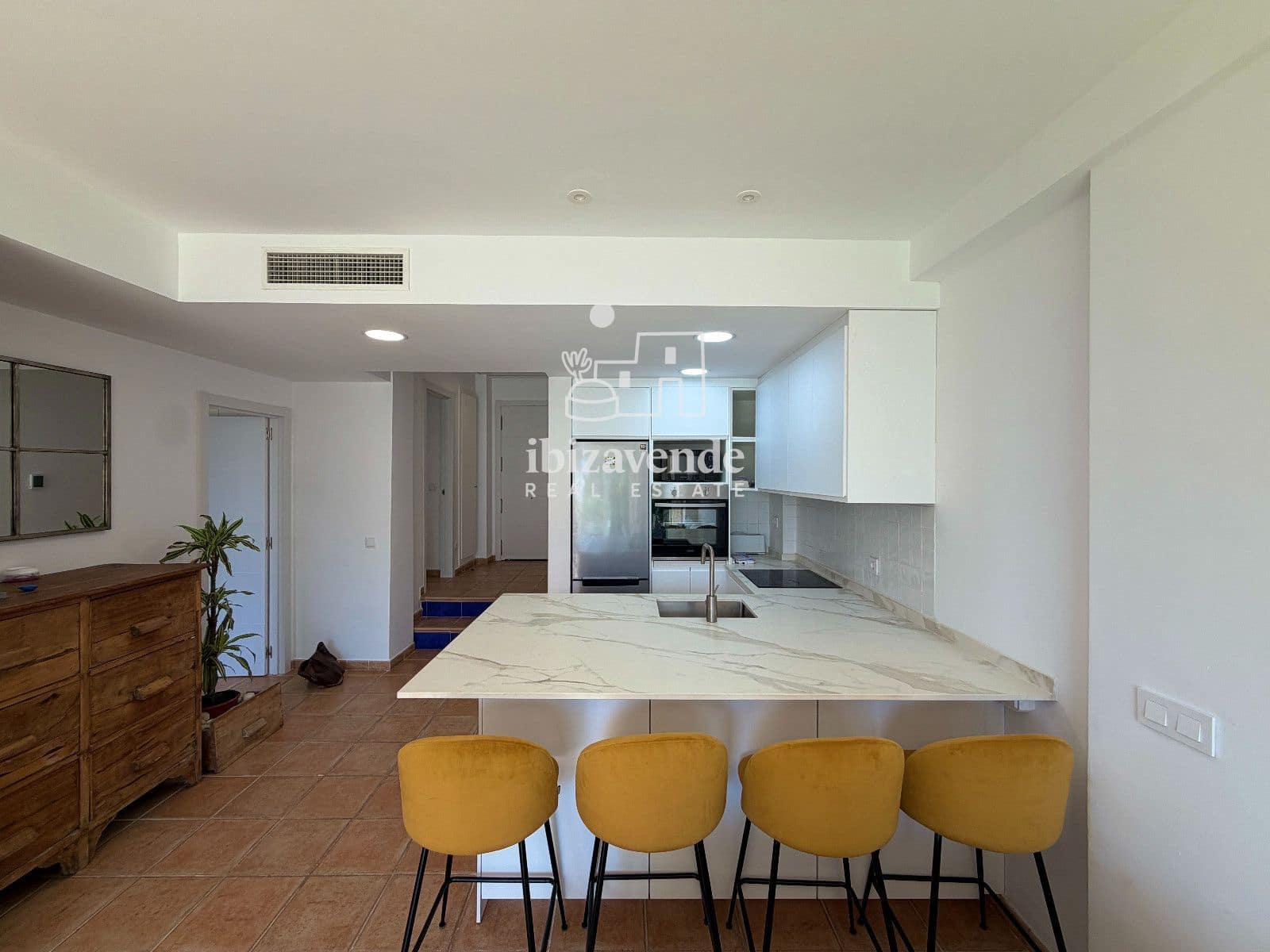 2 soverom Leilighet til leie i Santa Eulalia / Santa Eularia med svømmebasseng garasje - € 2 800 (Ref: 10054286)