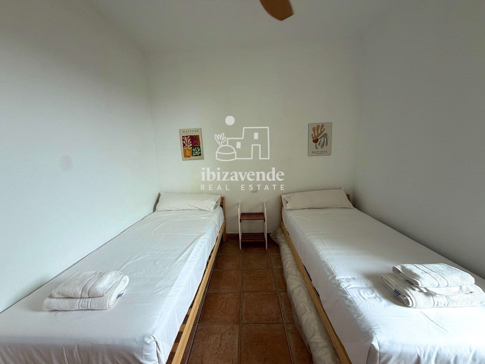 2 soverom Leilighet til leie i Santa Eulalia / Santa Eularia med svømmebasseng garasje - € 2 800 (Ref: 10054286)