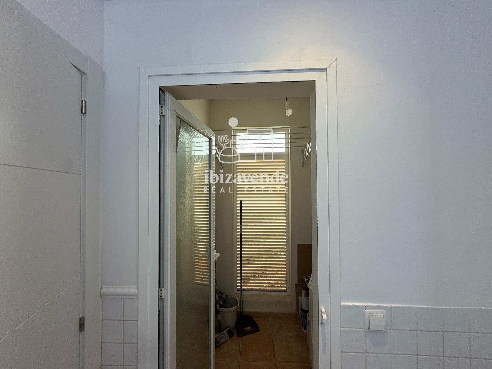 2 soverom Leilighet til leie i Santa Eulalia / Santa Eularia med svømmebasseng garasje - € 2 800 (Ref: 10054286)