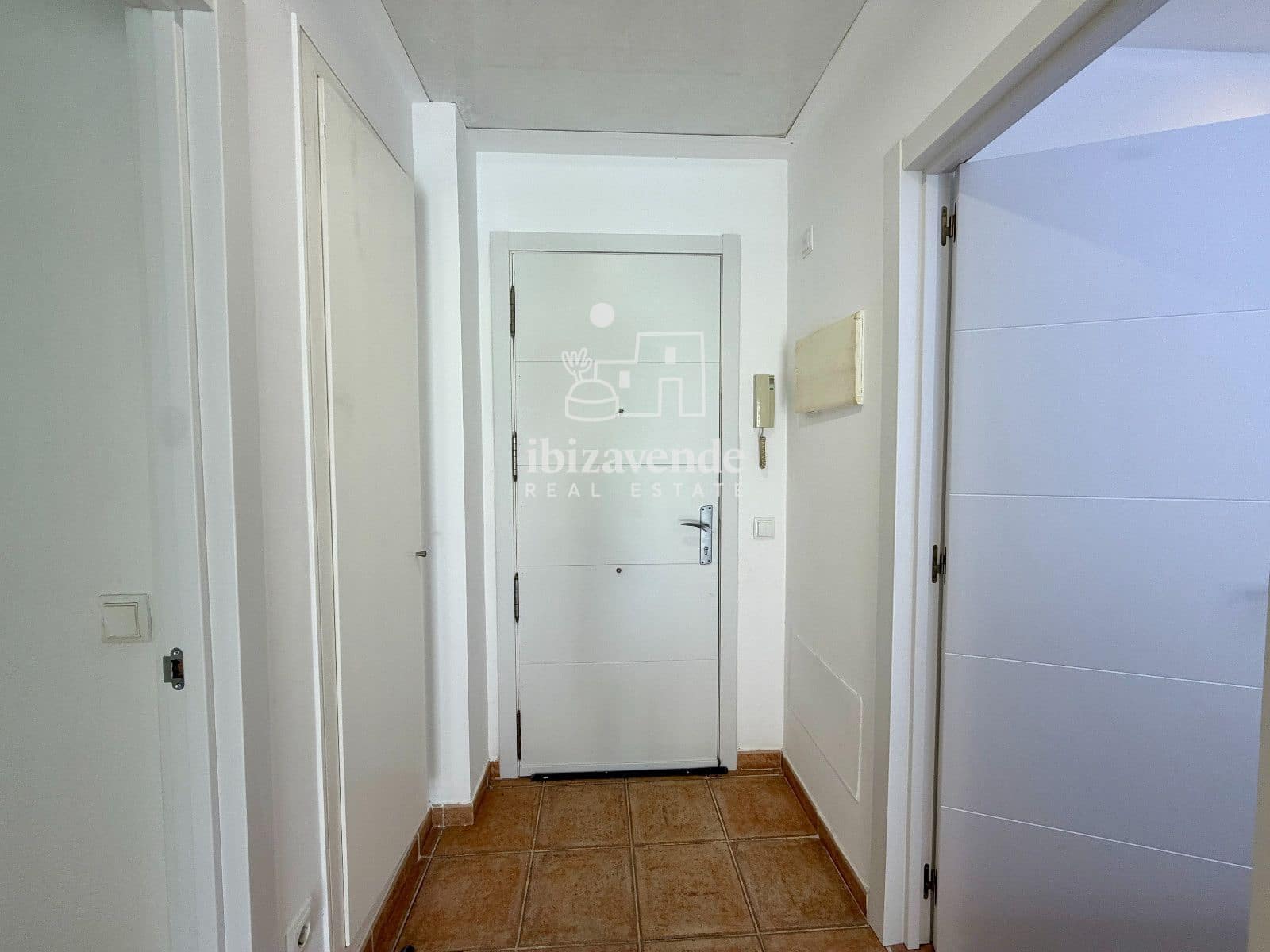 2 soverom Leilighet til leie i Santa Eulalia / Santa Eularia med svømmebasseng garasje - € 2 800 (Ref: 10054286)