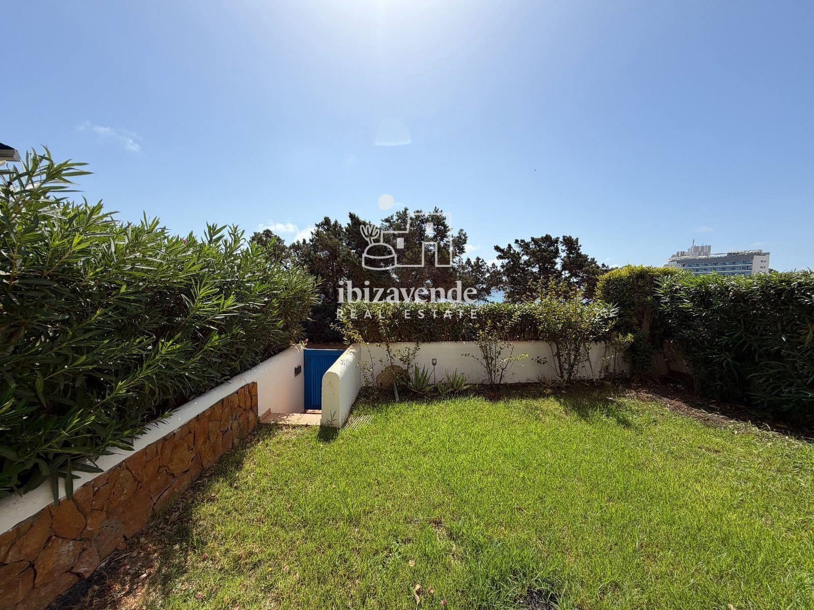 2 soverom Leilighet til leie i Santa Eulalia / Santa Eularia med svømmebasseng garasje - € 2 800 (Ref: 10054286)