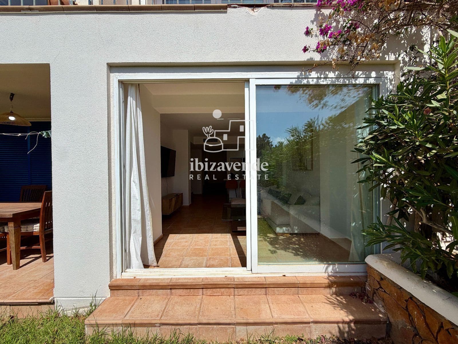 2 soverom Leilighet til leie i Santa Eulalia / Santa Eularia med svømmebasseng garasje - € 2 800 (Ref: 10054286)