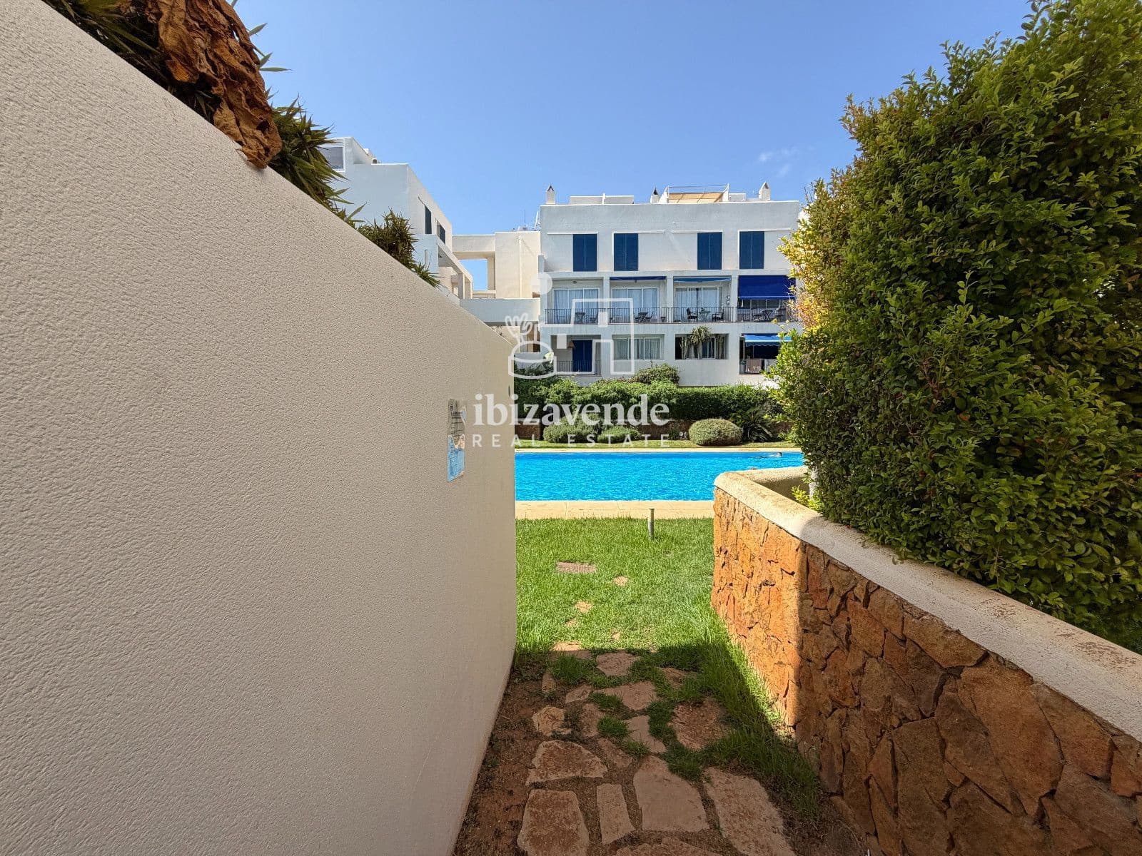 2 soverom Leilighet til leie i Santa Eulalia / Santa Eularia med svømmebasseng garasje - € 2 800 (Ref: 10054286)