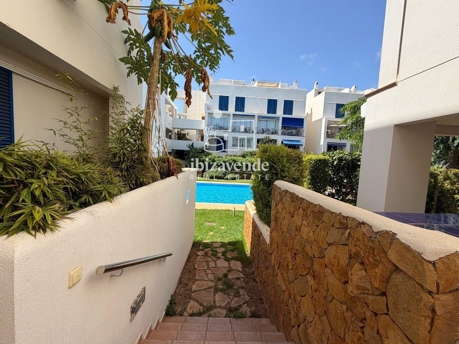 2 soverom Leilighet til leie i Santa Eulalia / Santa Eularia med svømmebasseng garasje - € 2 800 (Ref: 10054286)