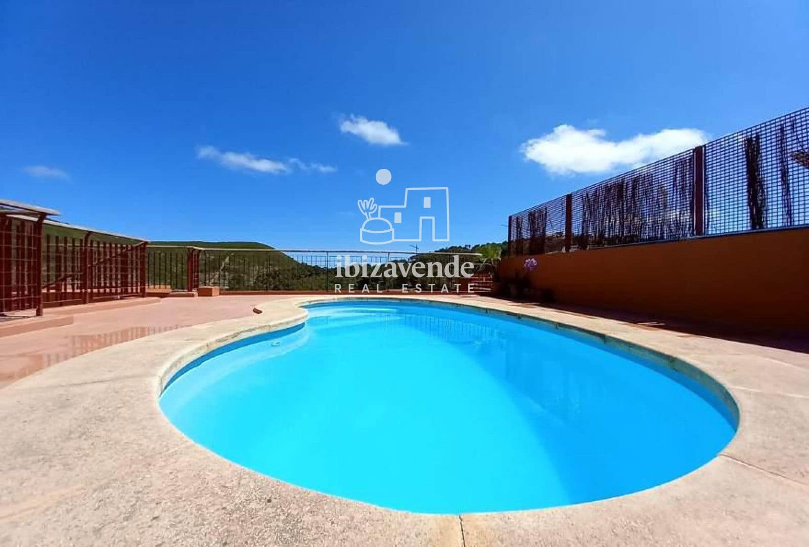 2 soveværelse Lejlighed til salg i Roca Llisa med swimmingpool garage - € 885.000 (Ref: 10057351)