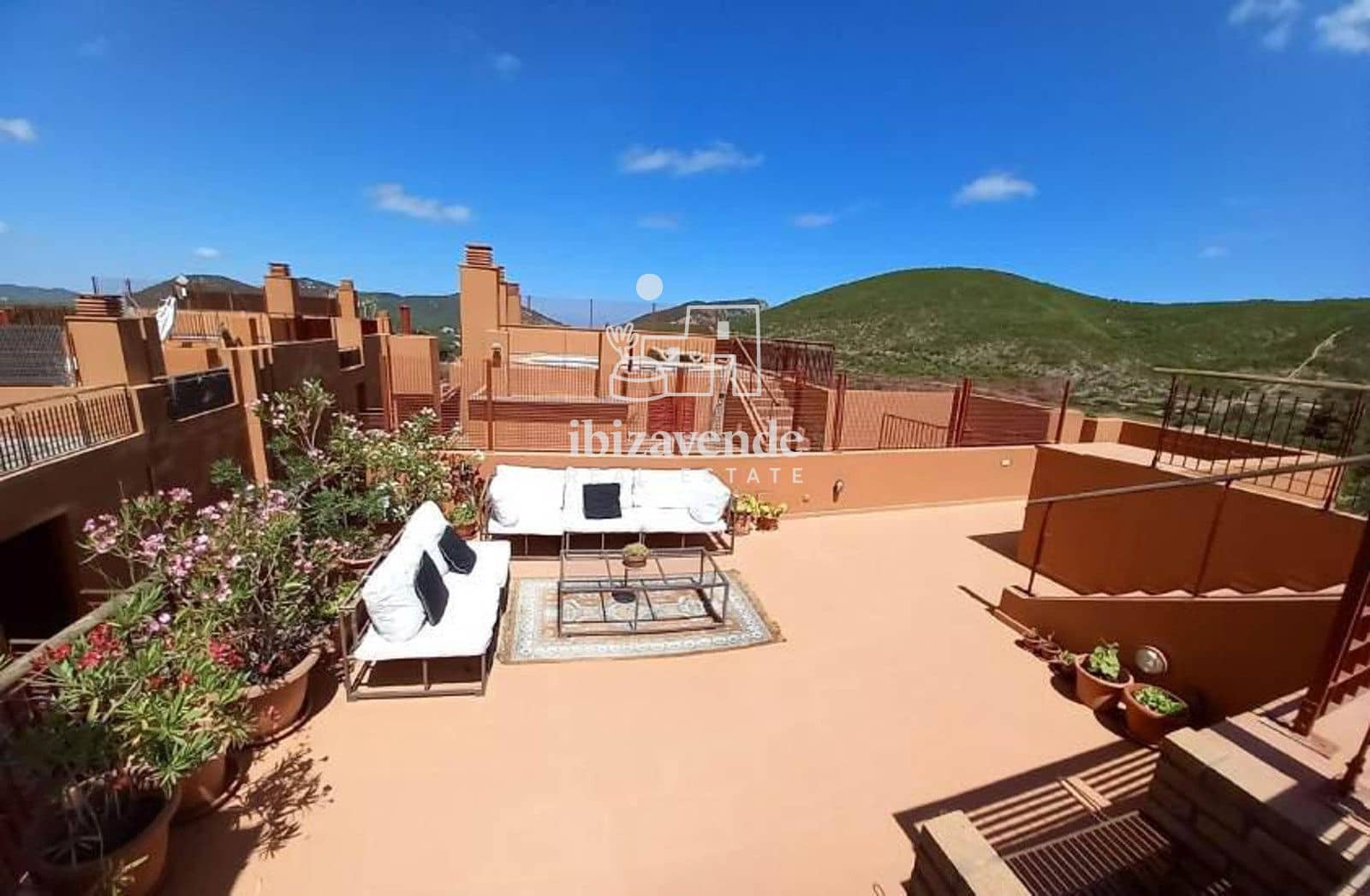 2 soveværelse Lejlighed til salg i Roca Llisa med swimmingpool garage - € 885.000 (Ref: 10057351)