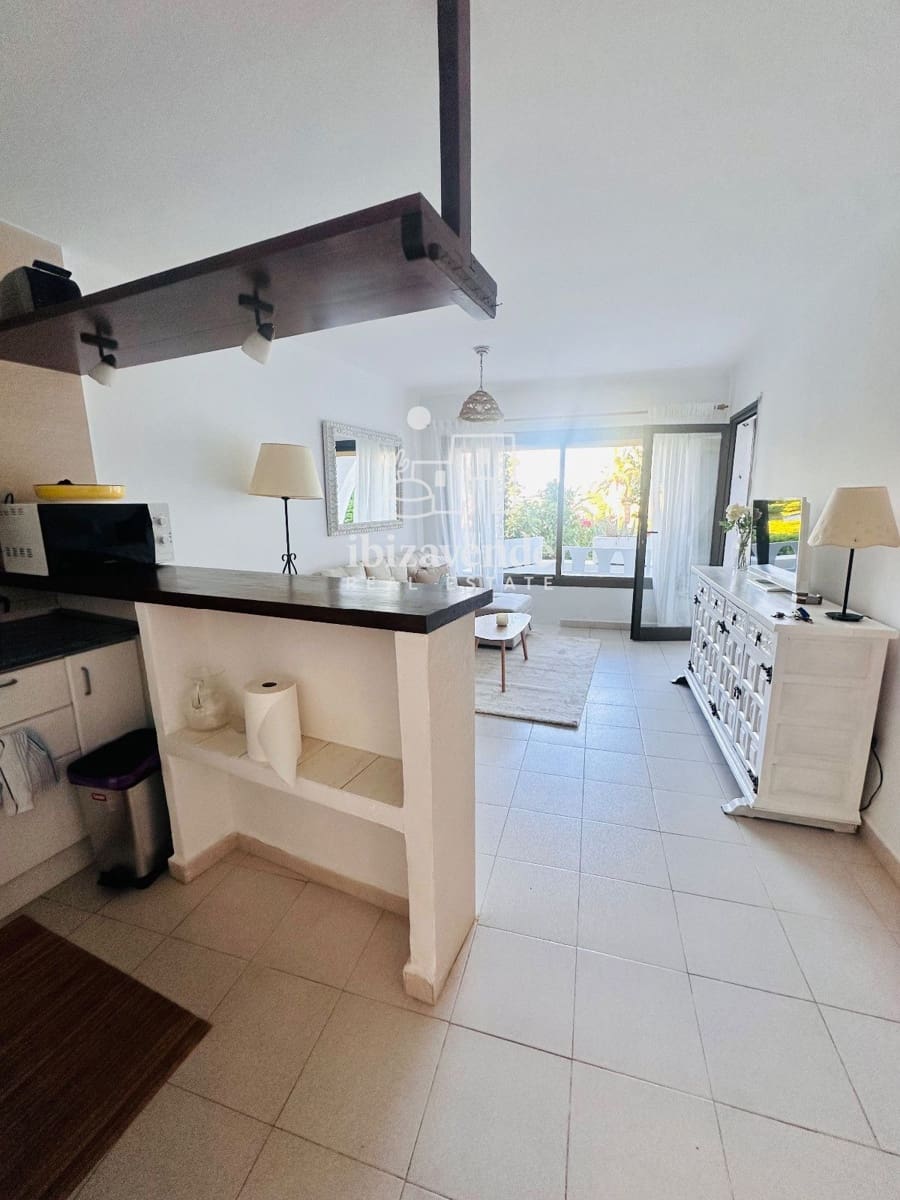 2 soverom Leilighet til leie i La Siesta med svømmebasseng - € 2 000 (Ref: 10057584)
