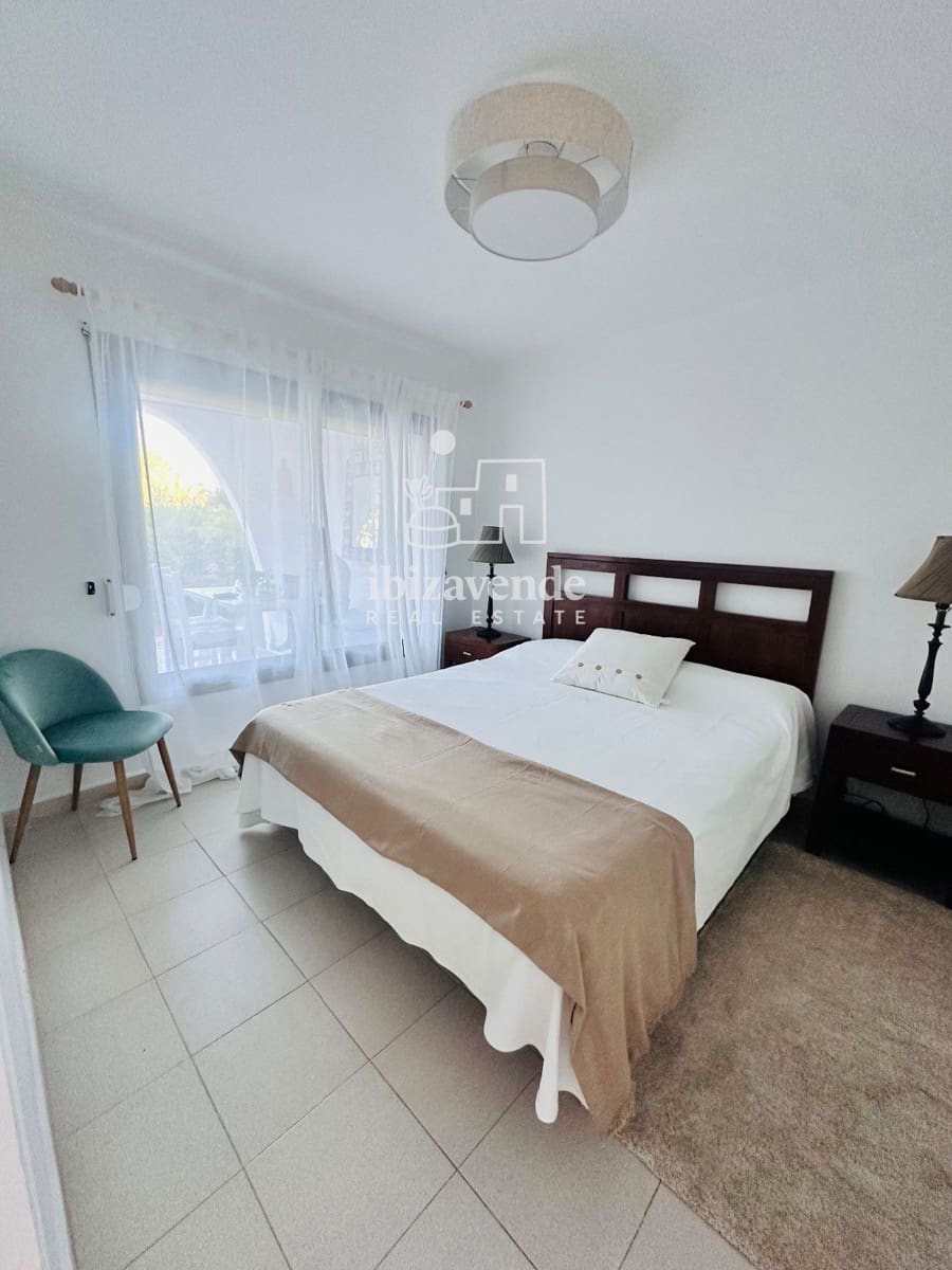 2 soverom Leilighet til leie i La Siesta med svømmebasseng - € 2 000 (Ref: 10057584)