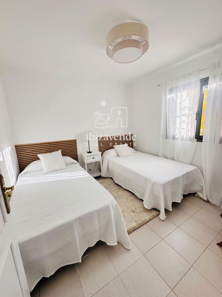 2 soverom Leilighet til leie i La Siesta med svømmebasseng - € 2 000 (Ref: 10057584)