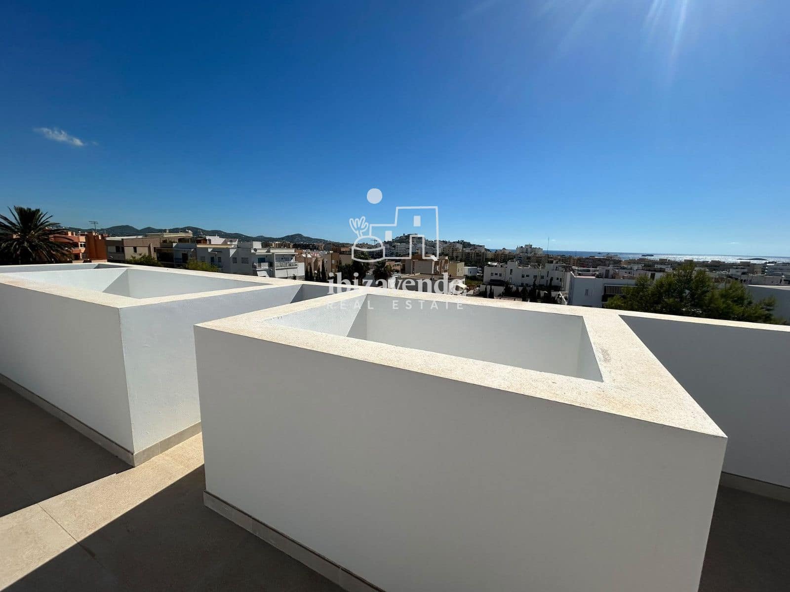 Ático de 3 habitaciones en Ibiza / Eivissa ciudad en alquiler con garaje - 3.300 € (Ref: 10081554)