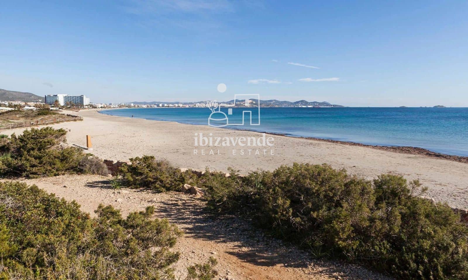 Piso de 2 habitaciones en Playa d'en Bossa en alquiler - 2.500 € (Ref: 10117082)
