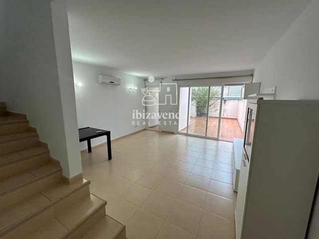 Maison de Ville de 2 chambres à louer à Sant Antoni de Portmany avec piscine garage - 2 250 € (Ref: 10130378)
