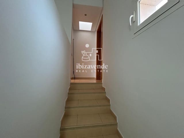 Maison de Ville de 2 chambres à louer à Sant Antoni de Portmany avec piscine garage - 2 250 € (Ref: 10130378)