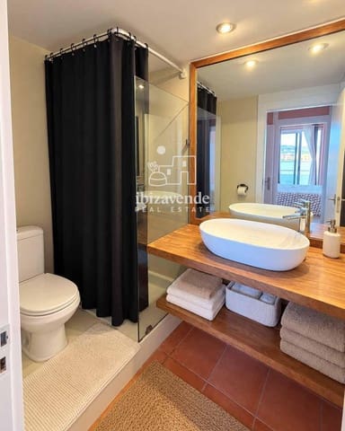 Piso de 2 habitaciones en Ibiza / Eivissa ciudad en venta con piscina - 1.100.000 € (Ref: 10133477)