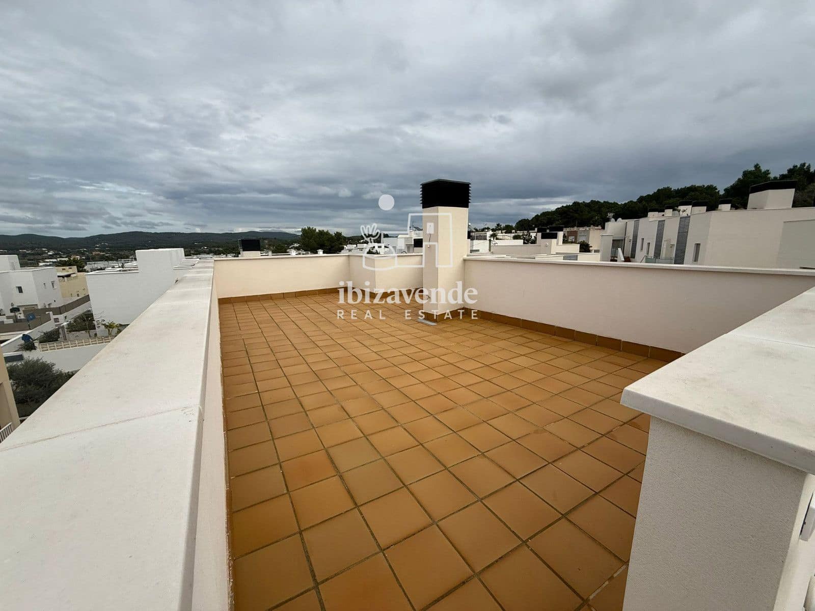 Piso de 2 habitaciones en Sant Antoni de Portmany en alquiler con piscina garaje - 2.000 € (Ref: 10158432)