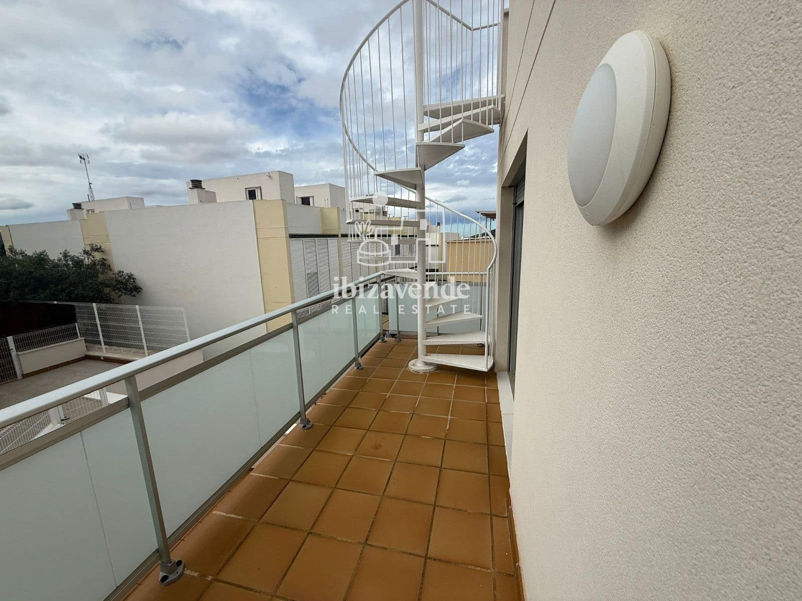 Piso de 2 habitaciones en Sant Antoni de Portmany en alquiler con piscina garaje - 2.000 € (Ref: 10158432)