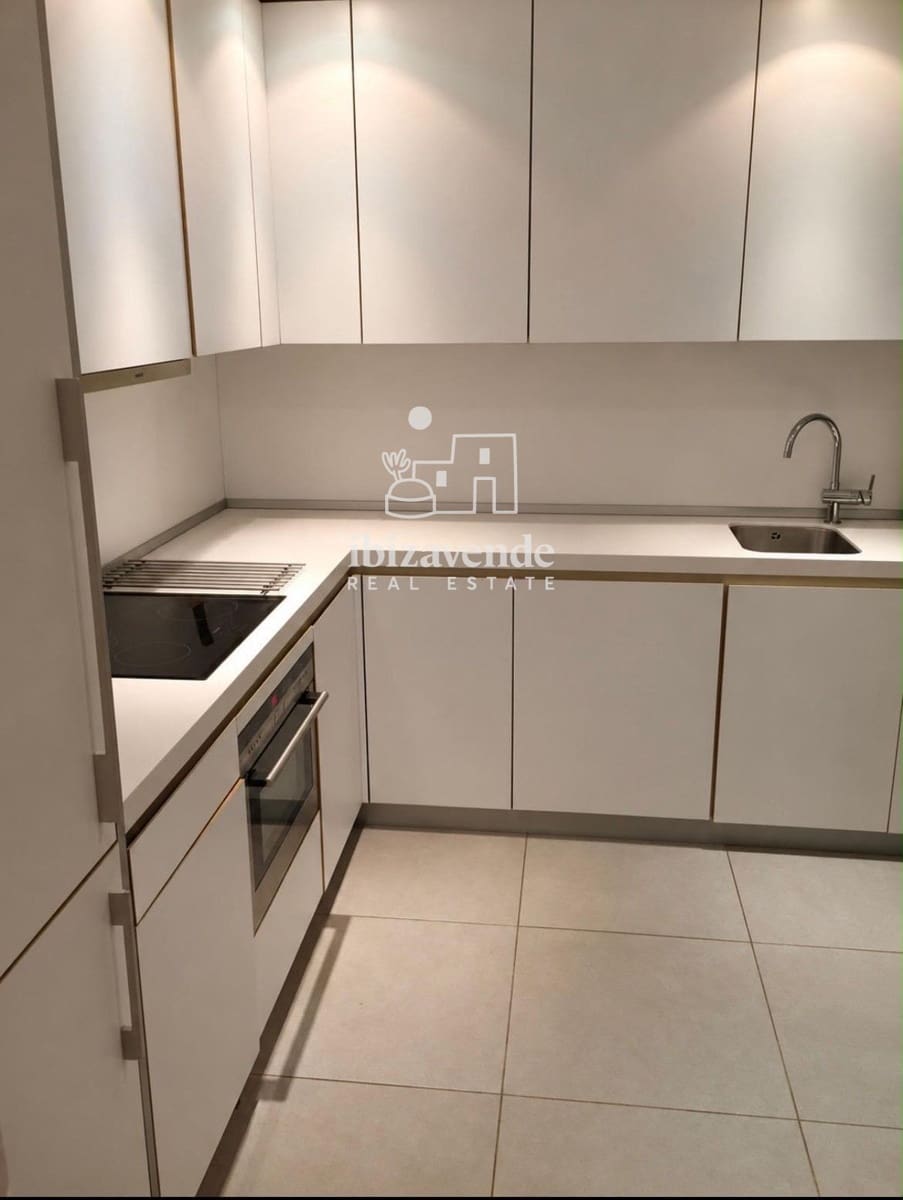 3 soveværelse Byhus til salg i Cala Llonga med swimmingpool garage - € 690.000 (Ref: 10163510)