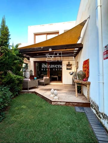 3 soveværelse Byhus til salg i Cala Llonga, Santa Eulalia / Santa Eularia med swimmingpool garage - € 690.000 (Ref: 10163510)
