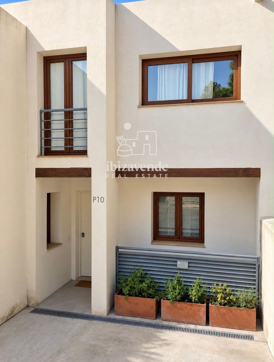 3 soveværelse Byhus til salg i Cala Llonga med swimmingpool garage - € 690.000 (Ref: 10163510)