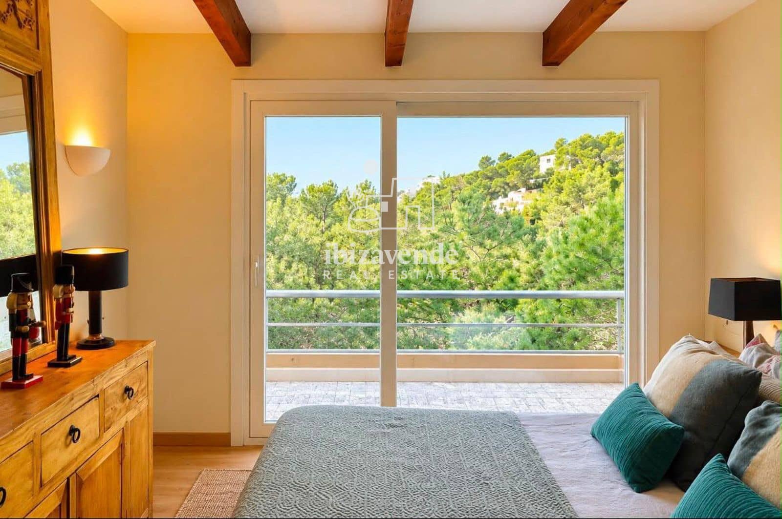 3 soveværelse Byhus til salg i Cala Llonga med swimmingpool garage - € 690.000 (Ref: 10163510)