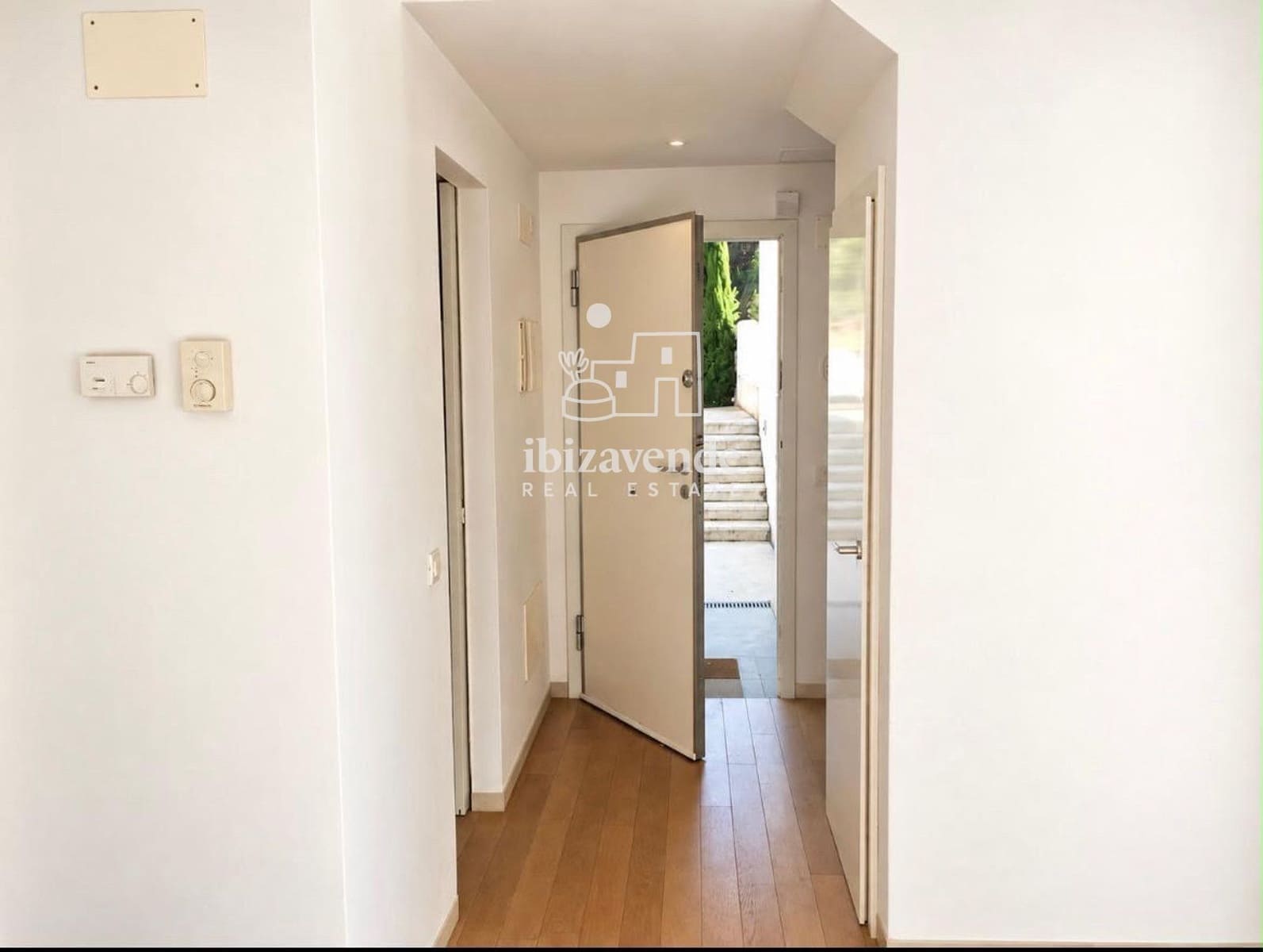 3 soveværelse Byhus til salg i Cala Llonga med swimmingpool garage - € 690.000 (Ref: 10163510)