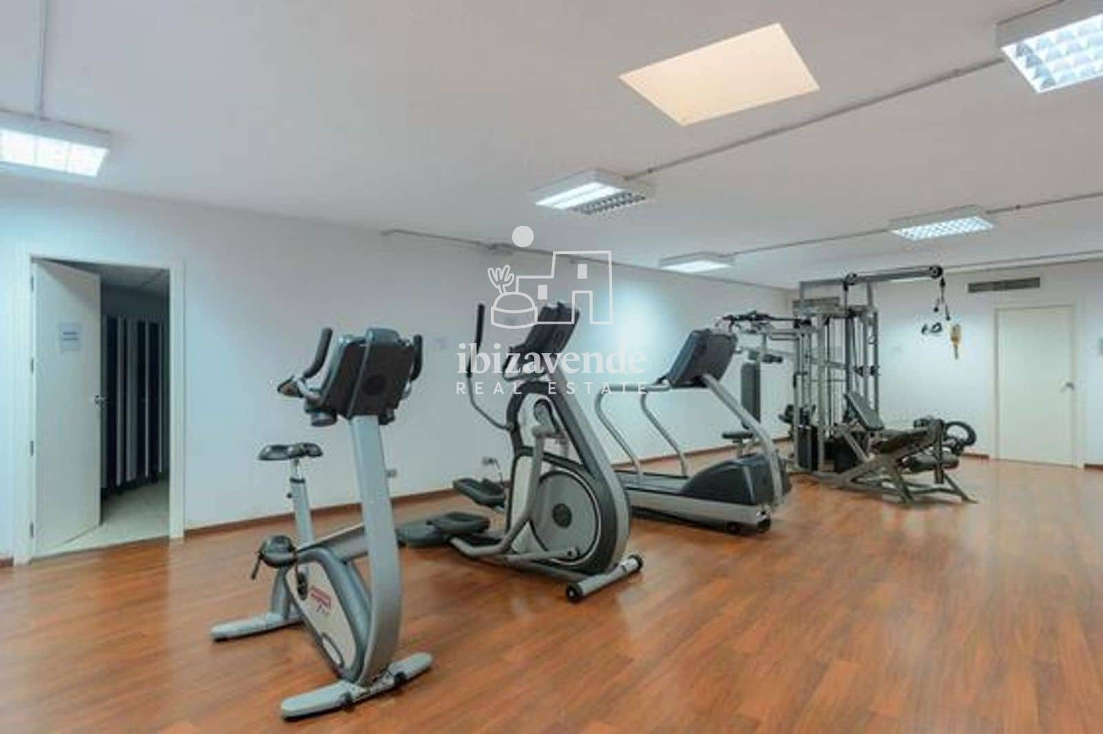 2 soveværelse Lejlighed til leje i Roca Llisa med swimmingpool garage - € 1.500 (Ref: 10175612)