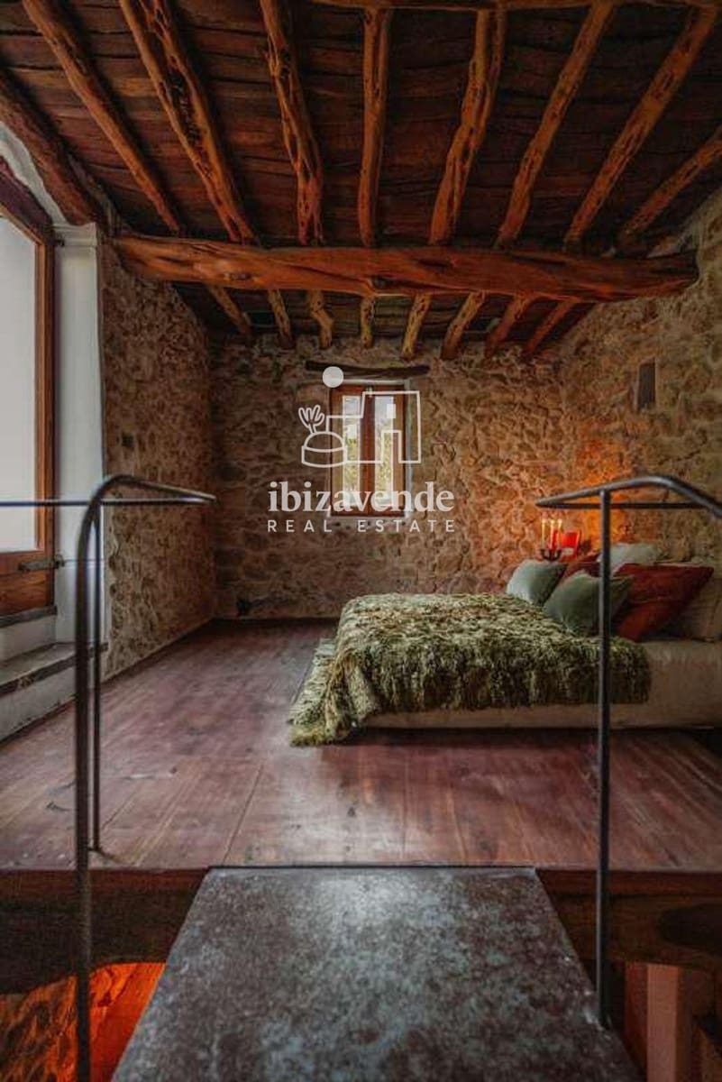 Chalet de 6 habitaciones en Sant Antoni de Portmany en alquiler con piscina - 16.500 € (Ref: 10179373)