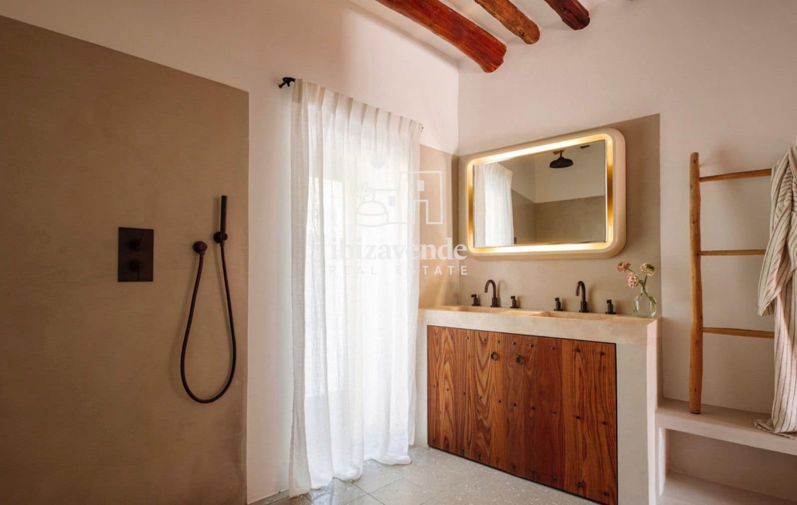 Chalet de 6 habitaciones en Sant Antoni de Portmany en alquiler con piscina - 16.500 € (Ref: 10179373)