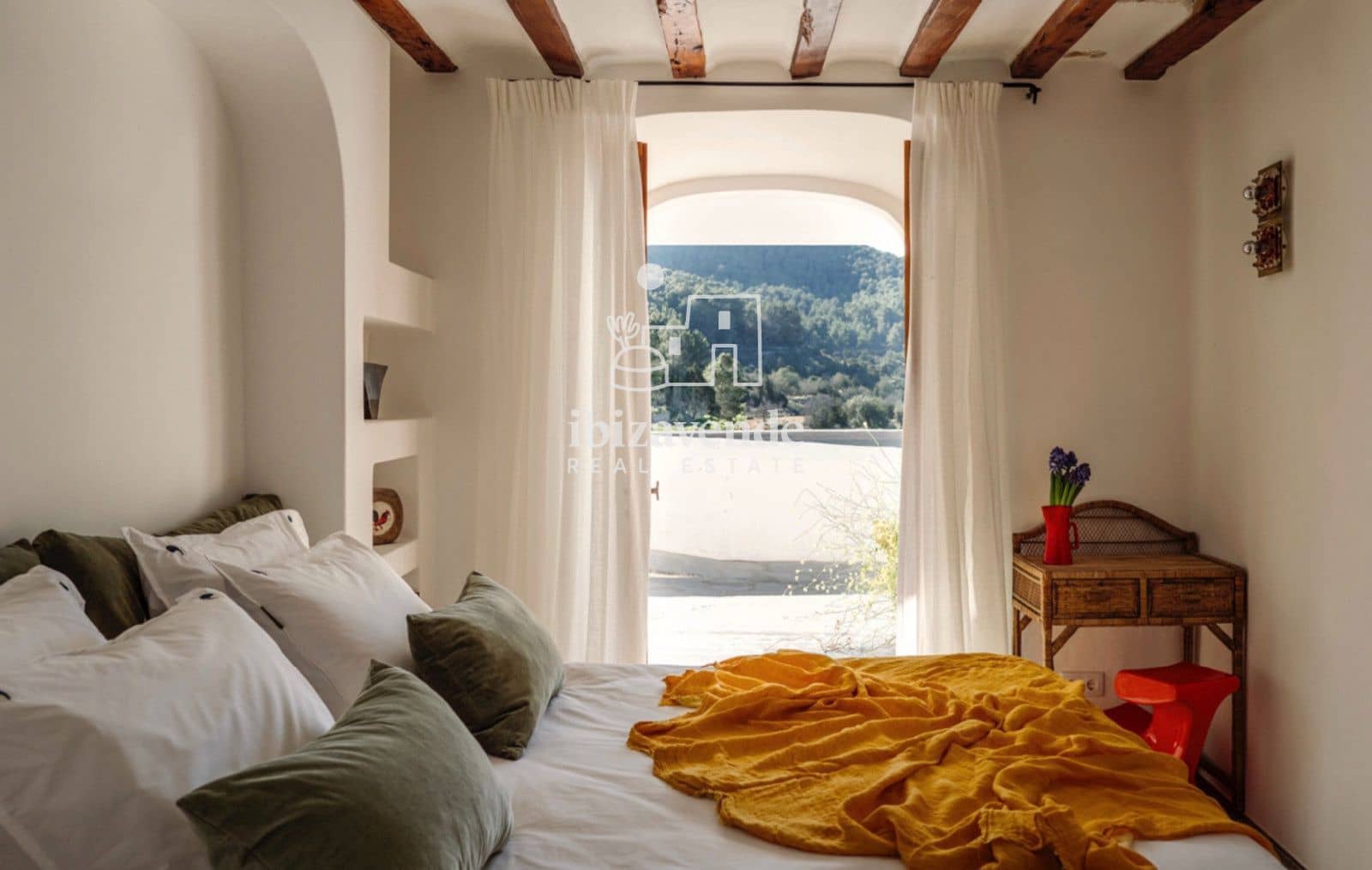 Chalet de 6 habitaciones en Sant Antoni de Portmany en alquiler con piscina - 16.500 € (Ref: 10179373)