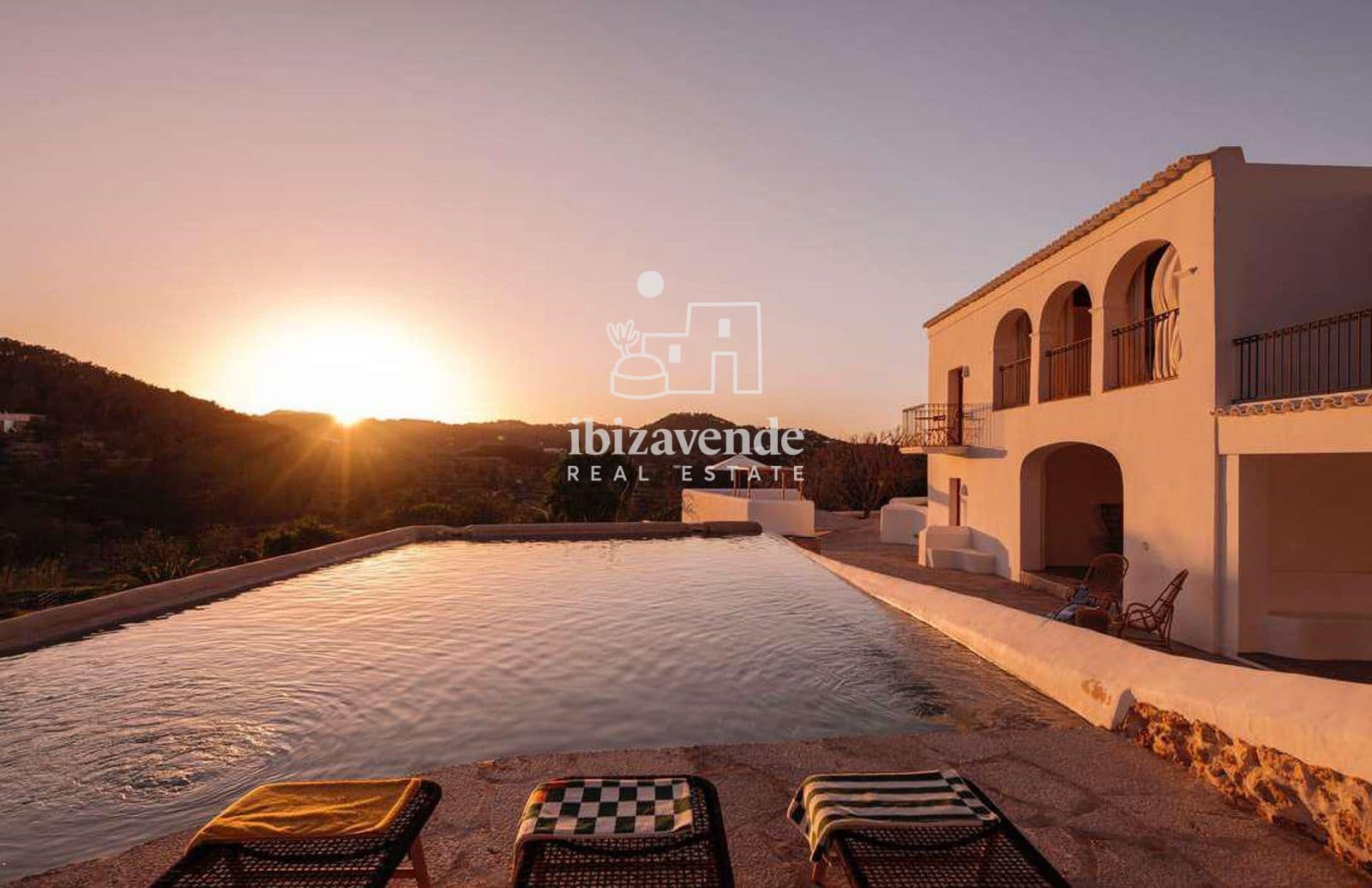 Chalet de 6 habitaciones en Sant Antoni de Portmany en alquiler con piscina - 16.500 € (Ref: 10179373)