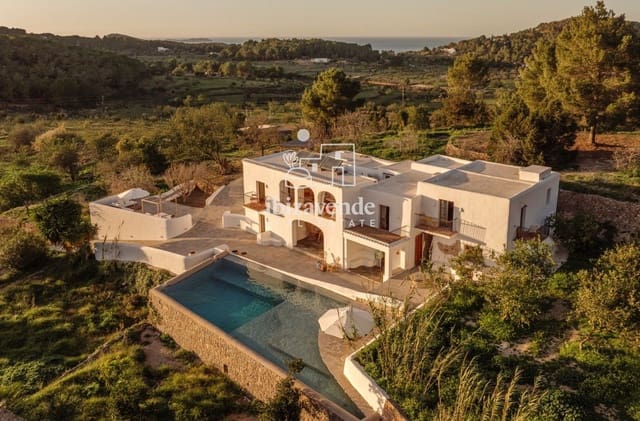 Chalet de 6 habitaciones en Sant Antoni de Portmany en alquiler con piscina - 16.500 € (Ref: 10179373)