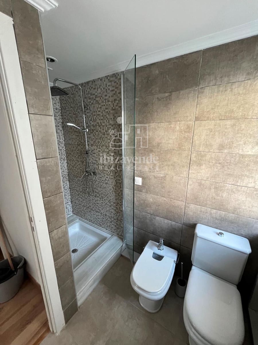 2 slaapkamer Flat te huur in Ibiza dorp met zwembad - € 5.850 (Ref: 7977830)