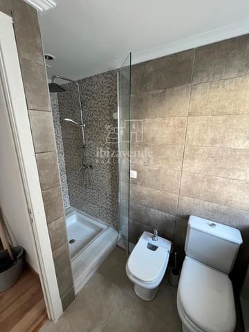 2 slaapkamer Flat te huur in Ibiza dorp met zwembad - € 5.850 (Ref: 7977830)