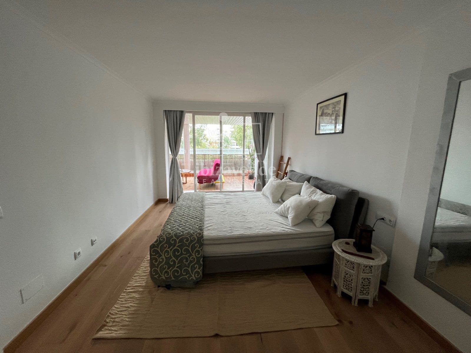 2 slaapkamer Flat te huur in Ibiza dorp met zwembad - € 5.850 (Ref: 7977830)