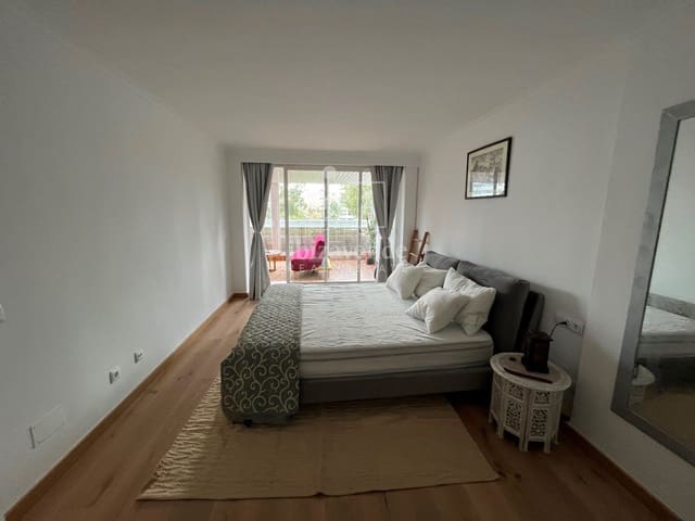 2 slaapkamer Flat te huur in Ibiza dorp met zwembad - € 5.850 (Ref: 7977830)