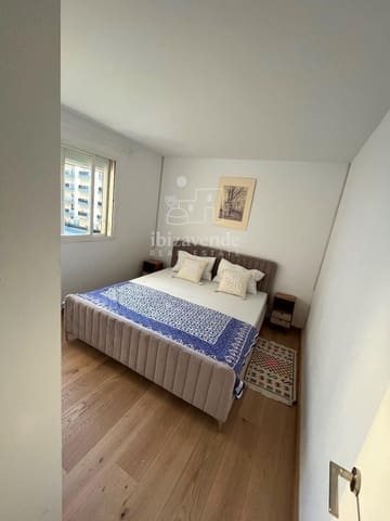 2 slaapkamer Flat te huur in Ibiza dorp met zwembad - € 5.850 (Ref: 7977830)